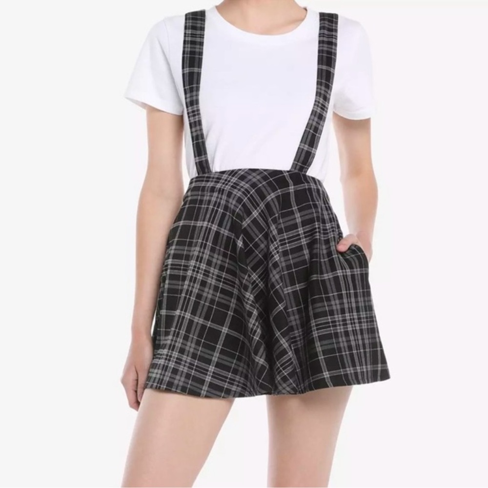 NWT Hot Topic Black & Grey Plaid Pleated Suspender Mini Skirt Size 0/12/Large.